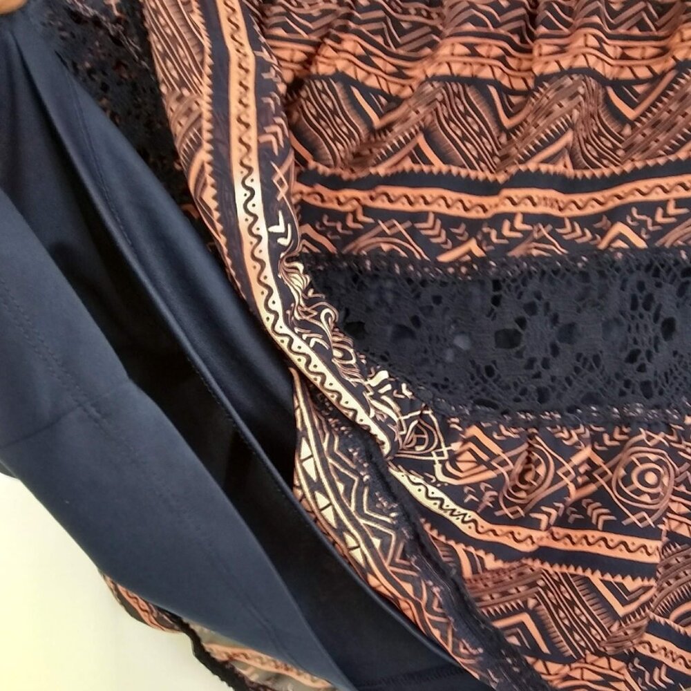 Charlotte Russe Women's Mini Lined Pull Up Elastic Waist Skirt With Crochet LG - Picture 2 of 5